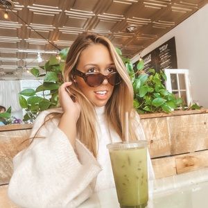 Meet your Posher, Caleigh